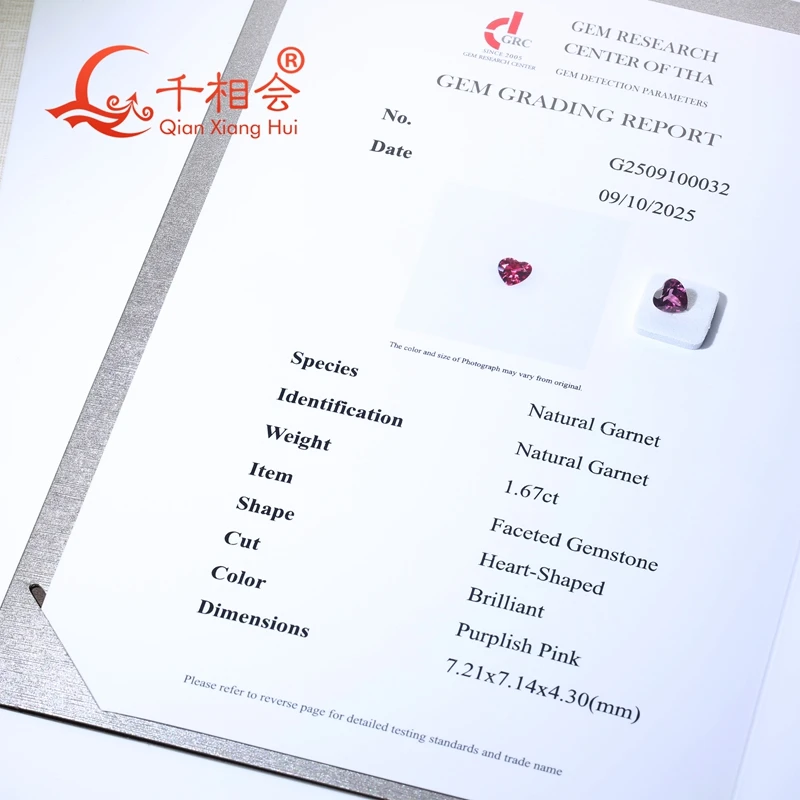 

Натуральный гранат 1,67 карата в форме сердца, пурпурно-розовый, с натуральной огранкой, сертифицированный GRC.