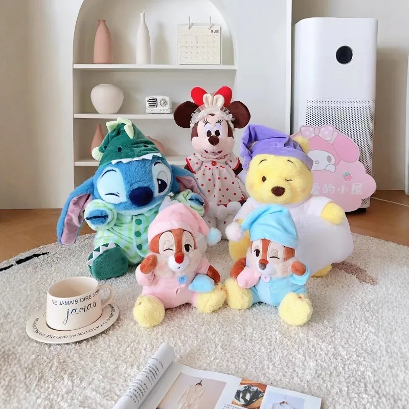 

Disney Kawaii Pajamas Style Stitch Plush Winnie The Pooh Little Jin Chi Chi De Di Плюшевая кукла Спальная кукла Лучший подарок на день рождения