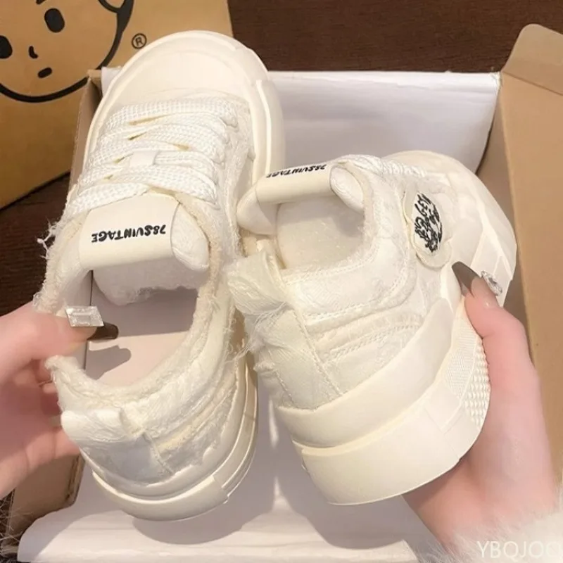 أحذية قماشية عصرية متعددة الاستخدامات للنساء ربيعية جديدة ذات نعل سميك ومقدمة مستديرة أحذية مريحة غير رسمية للنساء أحذية مسطحة بسيطة