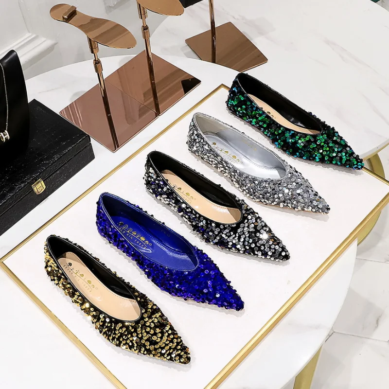 Scarpe basse a punta con glitter argento Scarpe basse da donna Slip on 2025 Primavera Autunno Scarpe basse con suola morbida Scarpe singole con paillettes lucide