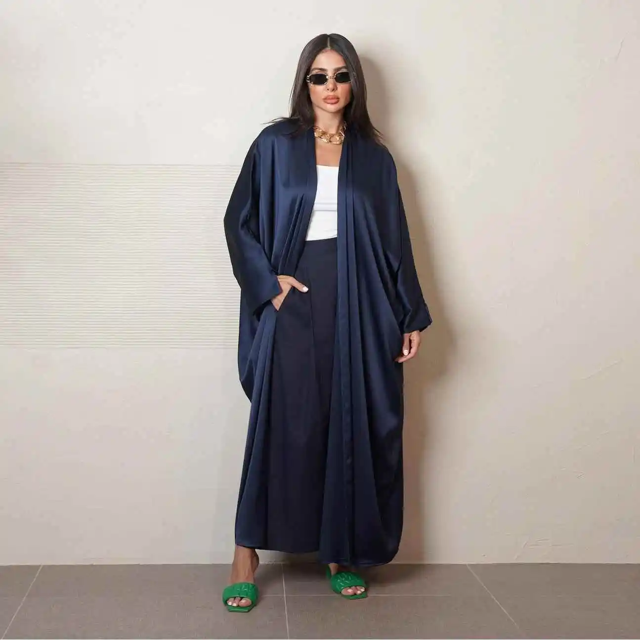 

Shiny Soft Surface Long Women's Robe Elegant Fashionable Ladies' Kimono Style Outerwear Perfect for Autumn Nights