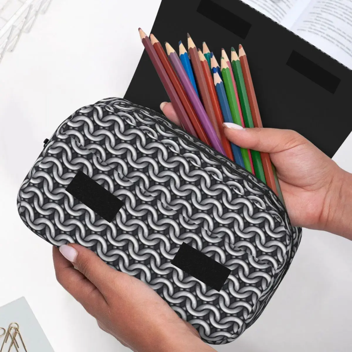 Metal Chainmail Medieval Armor Pencil Case for Boy Girl School Pen Box Pencil Bag Stationery Supplies Pen Holder Bag - view 4
