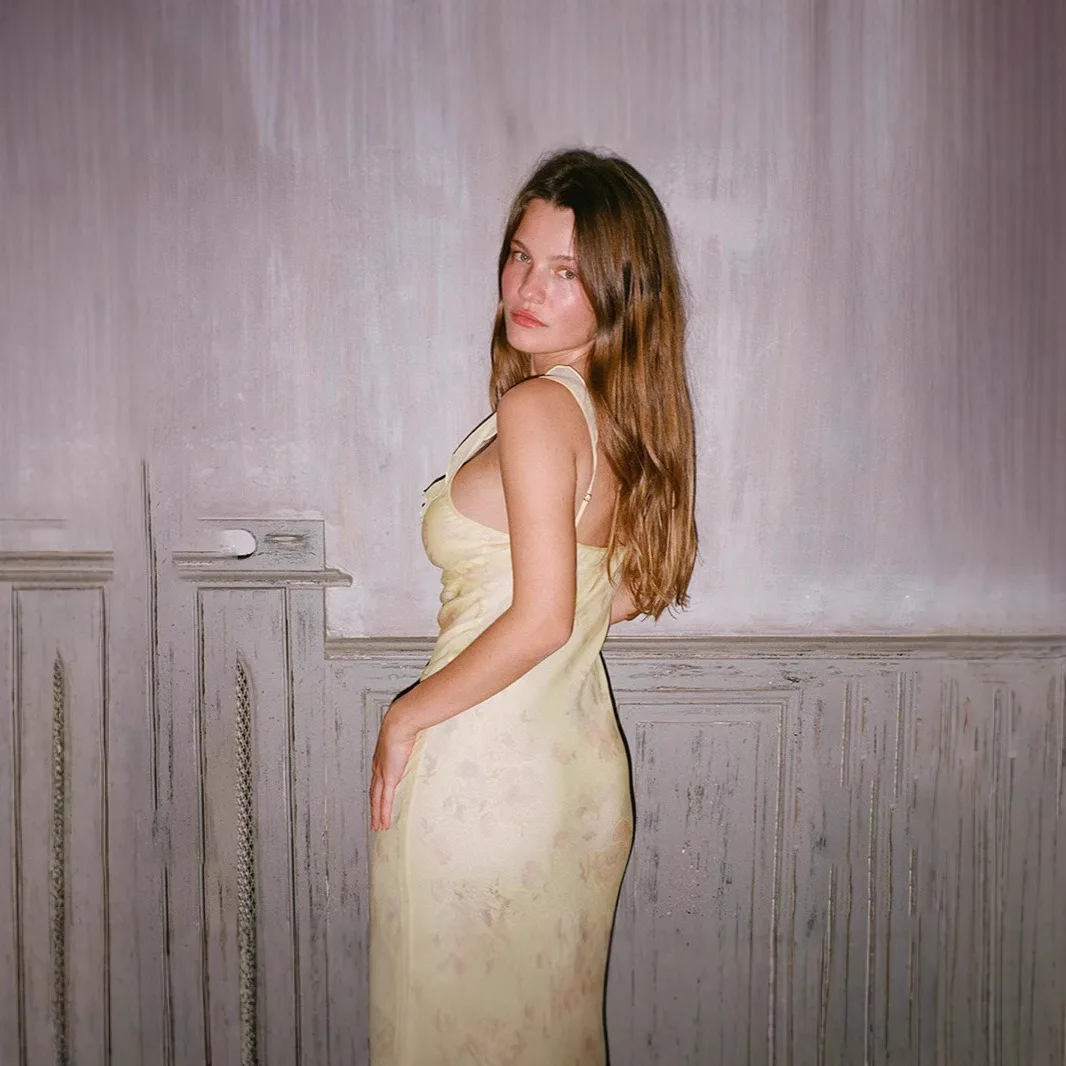 Autunno nuovo vestito sexy scollato spezie vacanza vento che ripristina i modi antichi è la stampa della cintura condole coltiva la propria moralità vestito