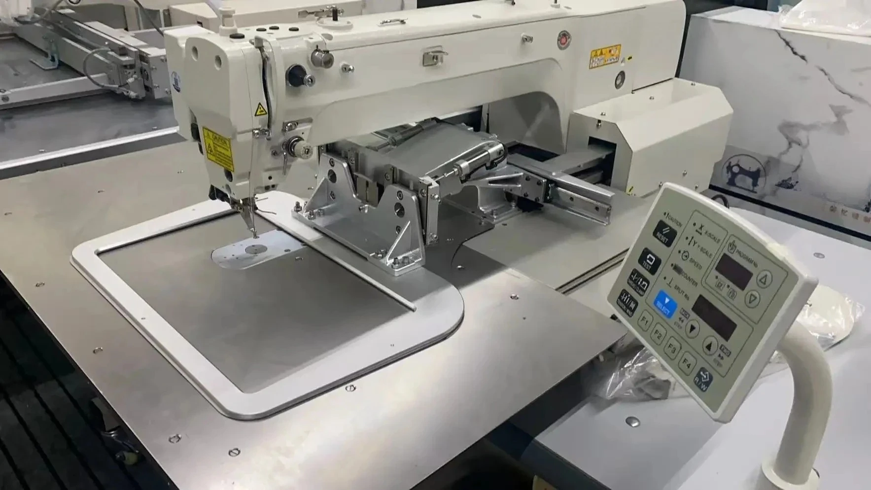 

YJC-342G Industrial Sewing Machine with 30cmx20cm Iron Motor Fully Automatic for Apparel Use Factory Direct Sales