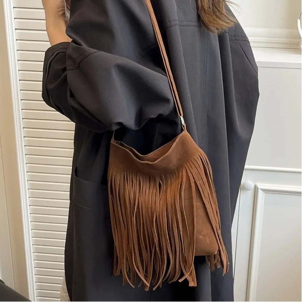 Vintage Suede Fringe Crossbody Bag Large Capacity Boho Style Shoulder Bag Solid Color Adjustable Shoulder Strap Bucket Bag Women view 3