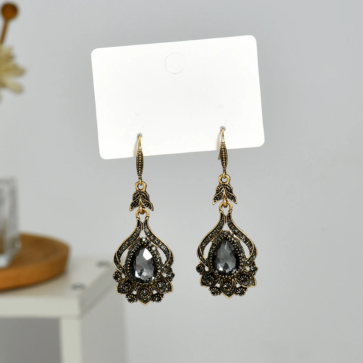 2022 Pendientes Mujer Retro Ethnic Senior Elegant Antique Black Rhinestone Petal Water Drop Earrings Wedding Party Ornaments