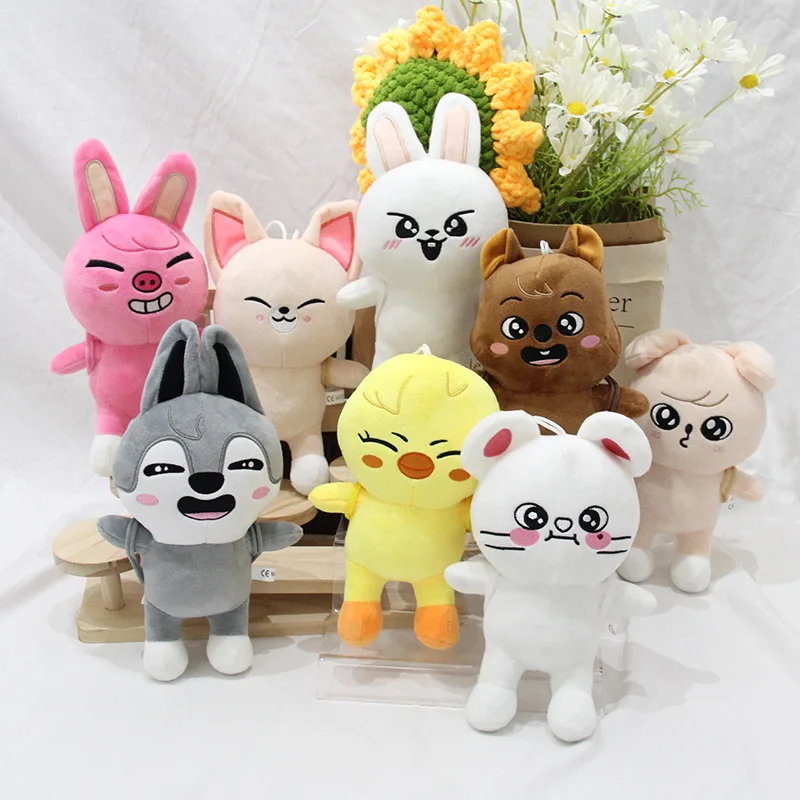 ตุ๊กตา SKZOO Stray Children รุ่นกระเป๋าเป้ น่ารัก ลีโน่ เซุงมิน ฮัน และ ชังบิน แบบเดียวกับตุ๊กตาดารา