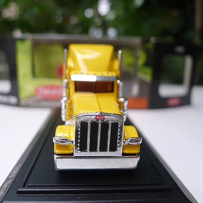 Diecast 1:87 Scale Peterbilt Model 389 Alloy Container Truck Head Model Finished Product Simulation Toy Collection Ornament