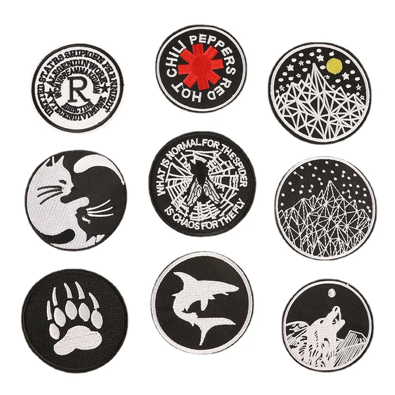 100pcs/Lot Round Luxury Anime Embroidery Patch Wolf Cat Star Paw Letter Shirt Bag Clothing Decoration Accessory Craft Applique