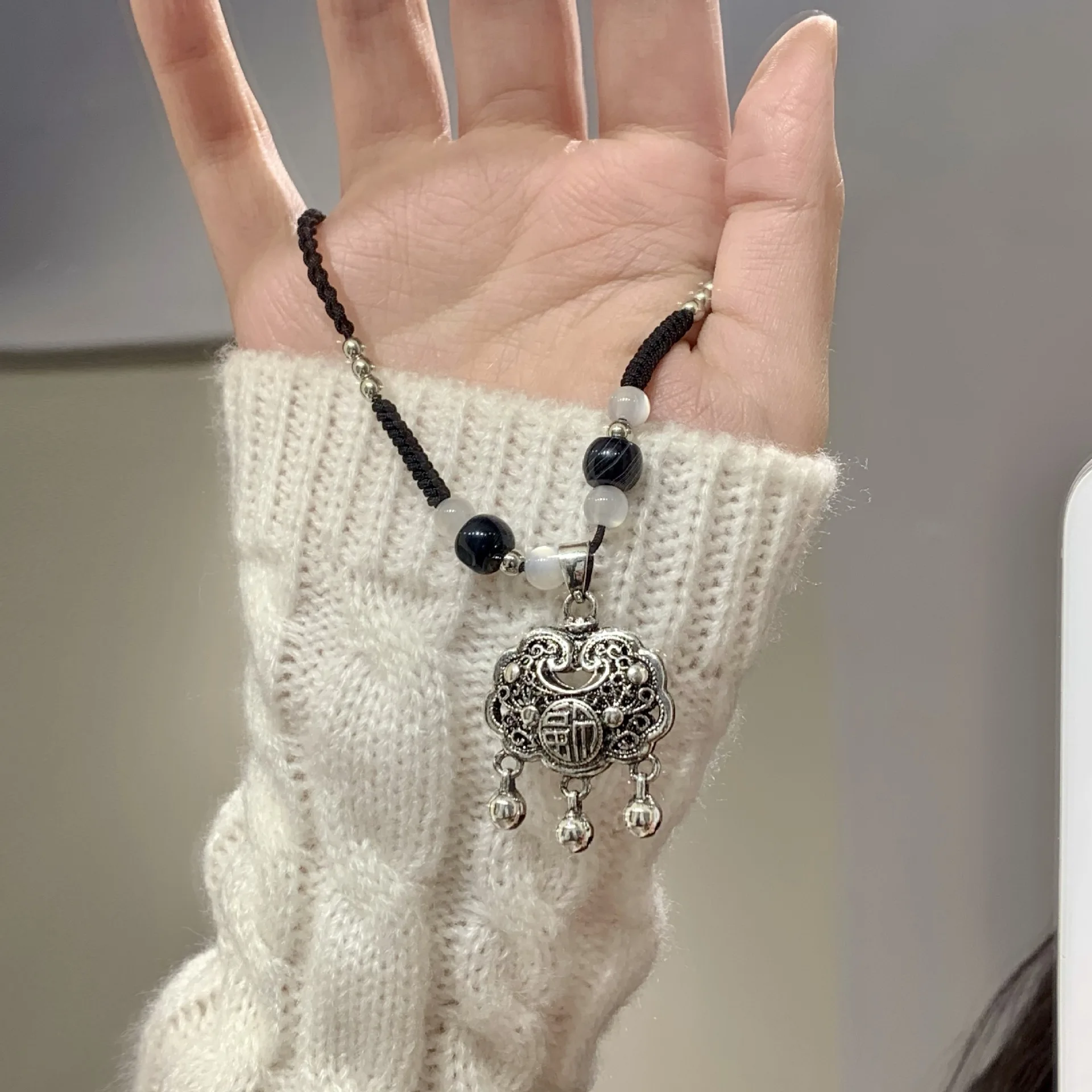 

New Chinese style woven safety lock collarbone chain, retro personality, niche, versatile, high-end, pull-out necklace