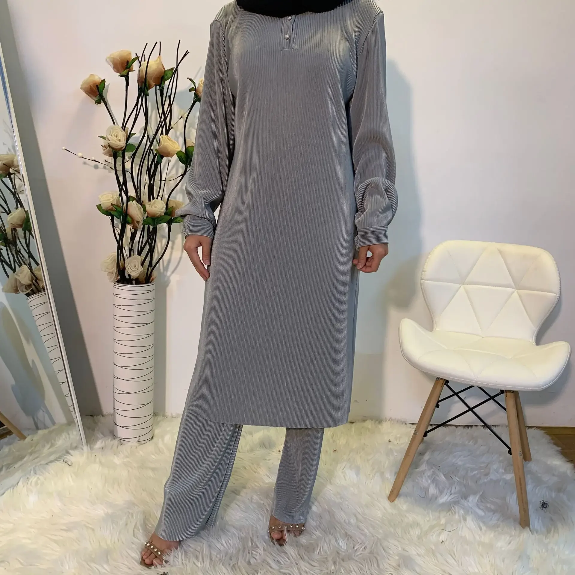 

Saudi Arabian New-style Simple Solid-color Pleated Long-sleeved Top with Elastic-waist Trousers: Muslim Women's Two-piece Set