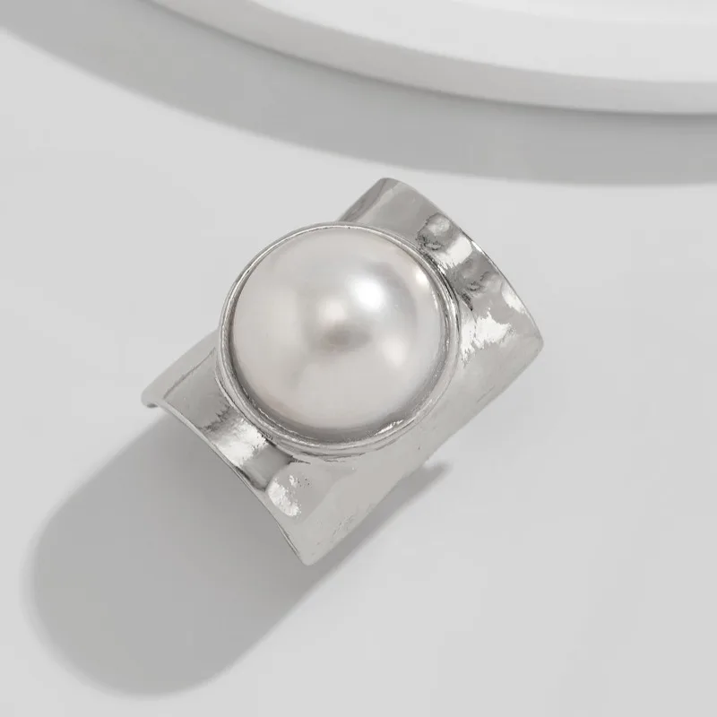 Exaggerated inlaid large pearl wide ring, personalized geometric smooth ring joint ring