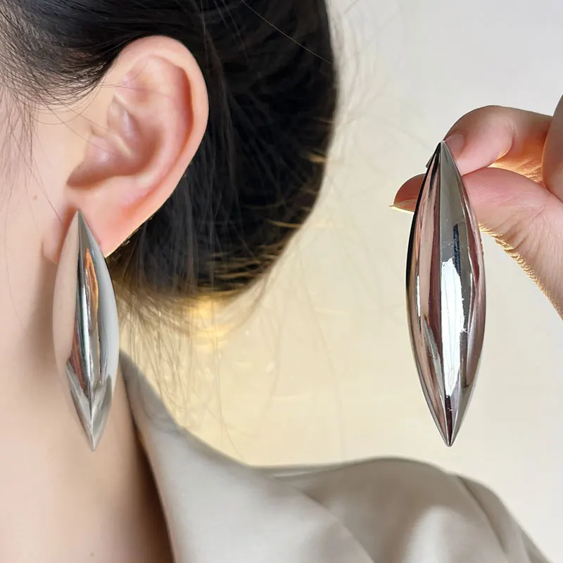 

*Metal cone plain face long earrings