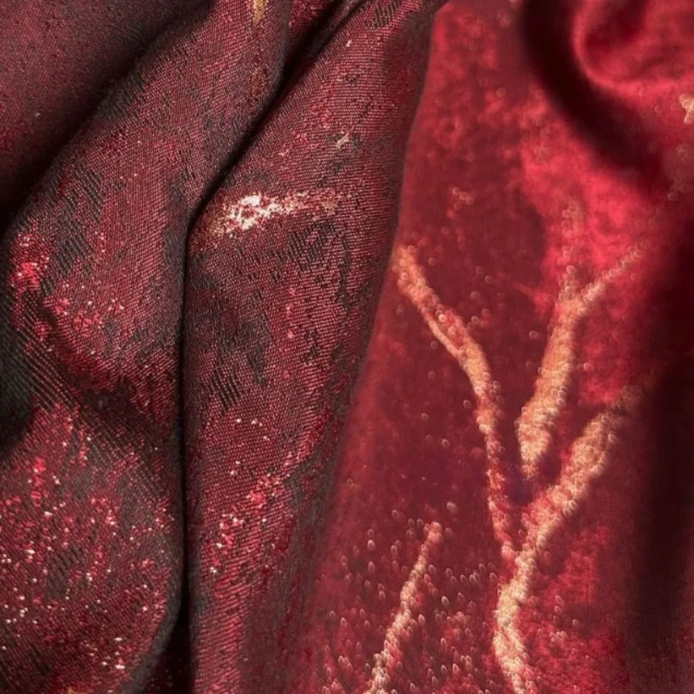 

Красная трещина, позолоченная жаккардовая тканая золотая ткань в стиле ретро для китайской ханьфу, юбка с лицом лошади, куртка, дизайнерская одежда, ткань для шитья своими руками