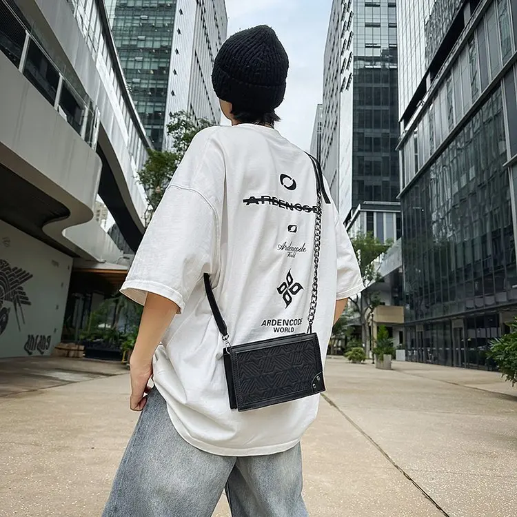 2025 شتاء 550 موضة جديدة حقيبة مربعة صغيرة حقيبة ساعي بسيطة قسط حقيبة يد خفيفة حقيبة ساعي فاخرة #4