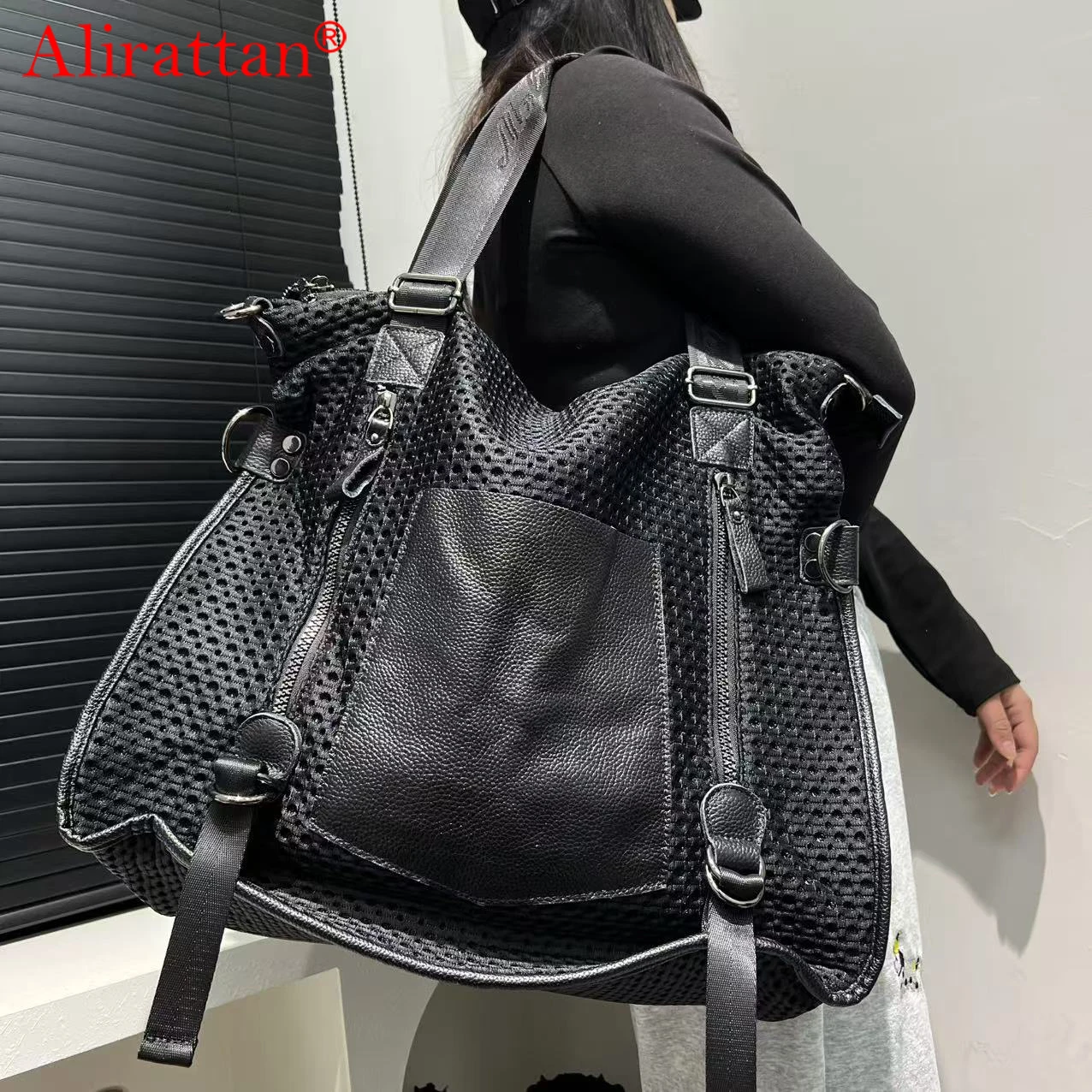 

Alirattan 2026 New Vintage Mesh Spliced Leather Shoulder Bag Large Capacity Casual Versatile Diagonal Cross Bag