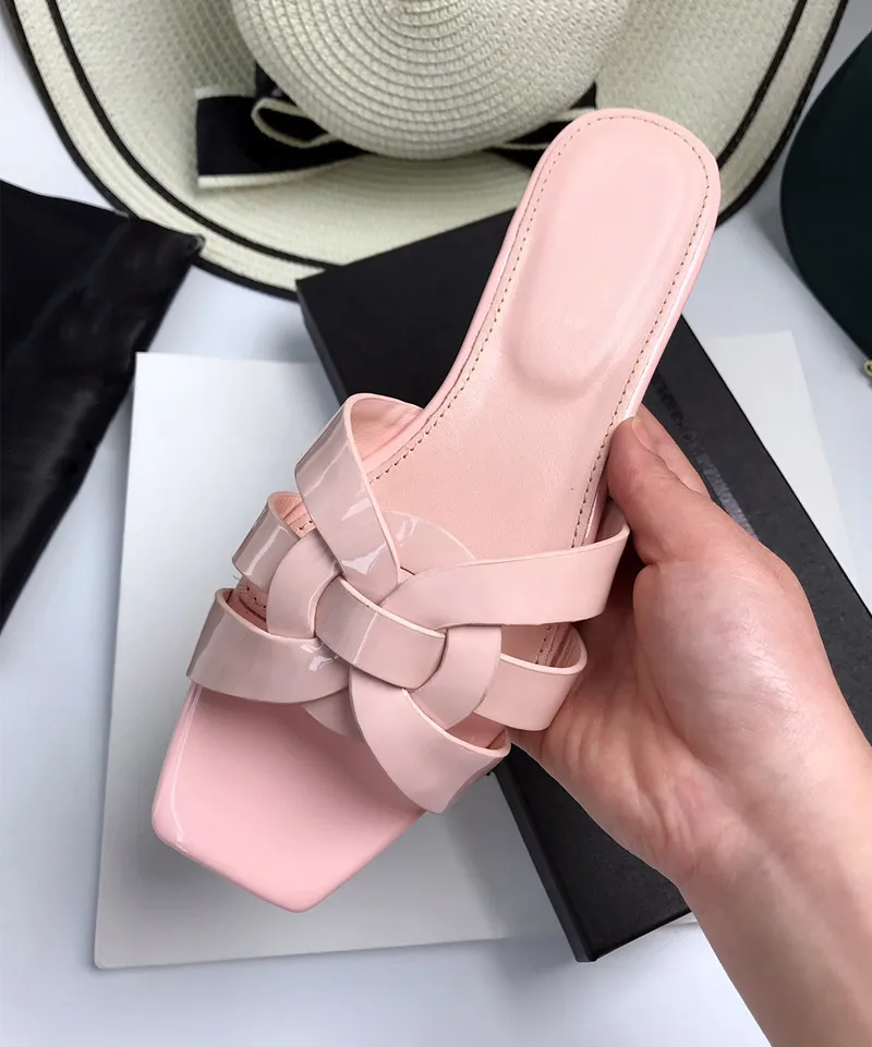 รองเท้าแตะส้นแบนผู้หญิงหนังแท้ในยุโรปและอเมริกา รองเท้าแตะขนาดใหญ่ รองเท้าแตะ รองเท้าแตะแบรนด์ดีไซเนอร์