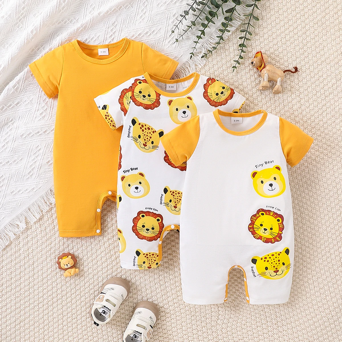3-piece set for baby boys, fashionable and cute cartoon animal print short-sleeved shorts with round neck in summer.