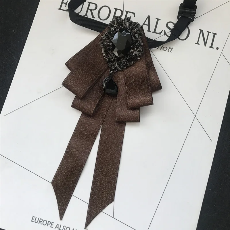 Kobiety luksusowa niebieska wstążka muszka broszka z kokardą kołnierz szpilki męskie broszki bluzka damskie eleganckie akcesoria biżuteria diamentowa motyl — zdjęcie 4