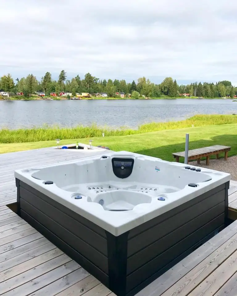 Three-seater outdoor spa pool, modern freestanding acrylic hot tub with vortex massage and eco-friendly drain.
