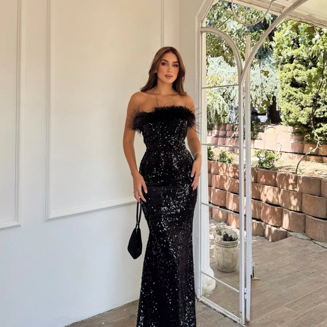 Amanda Schwarzes trägerloses Meerjungfrau-Kleid mit Feder-Pailletten, maßgeschneidertes formelles Abendkleid, bodenlanges Kleid, elegante Ballkleider