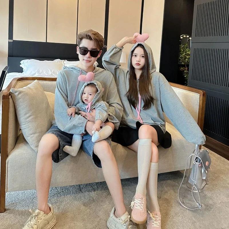 

Family Matching Women Sweatshirts Couples Mother Korea Father Baby Daughter Clothes Winter Infant Heart Bodysuit Love Autumn