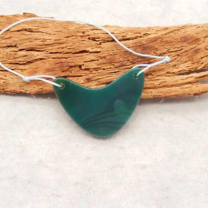 

Green Agate V-Shaped Pendant Natural Gemstone with Swirled Patterns Jewelry for Women 21x37x5mm-6.4g
