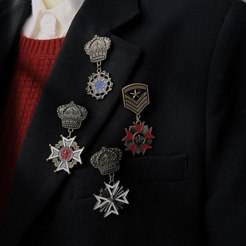 Distressed Historical Badge Martial Pin Collectible Badge for History Enthusiasts Collector Theme Event