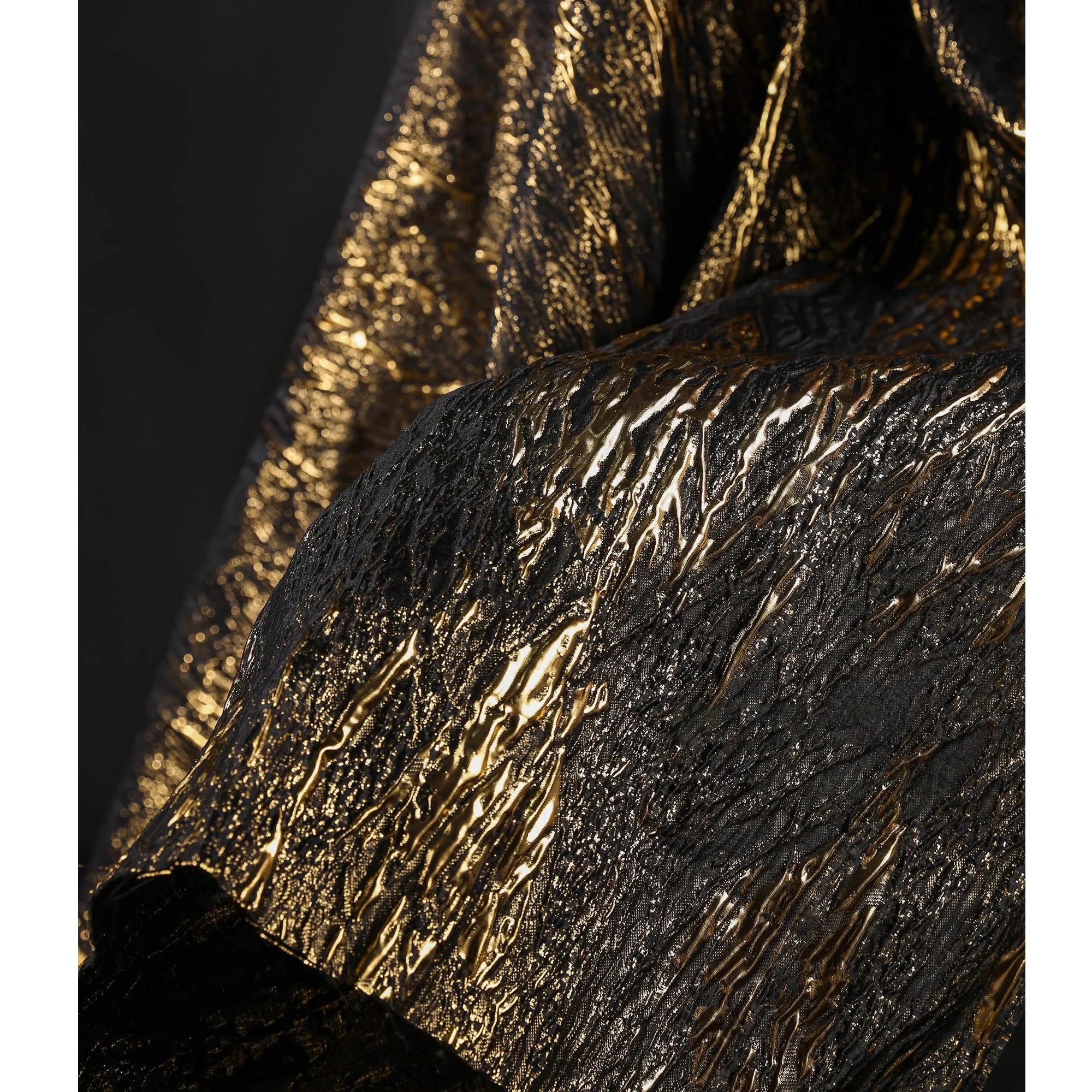 Black gold veins undulating gilt jacquard creative retro three-dimensional flash heavy texture silhouette clothing design fabric