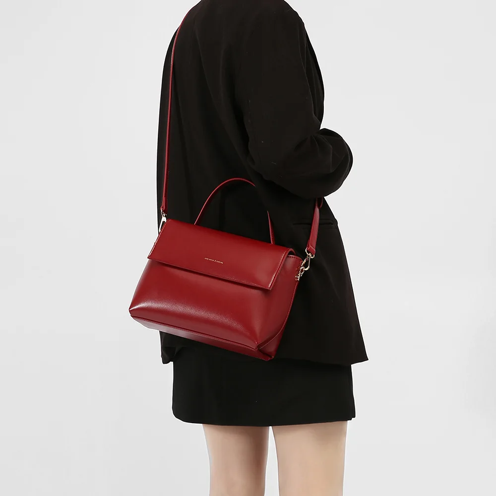 

2025 autumn and winter new fashion niche design handbag high-end red wedding bag shoulder crossbody small square bag