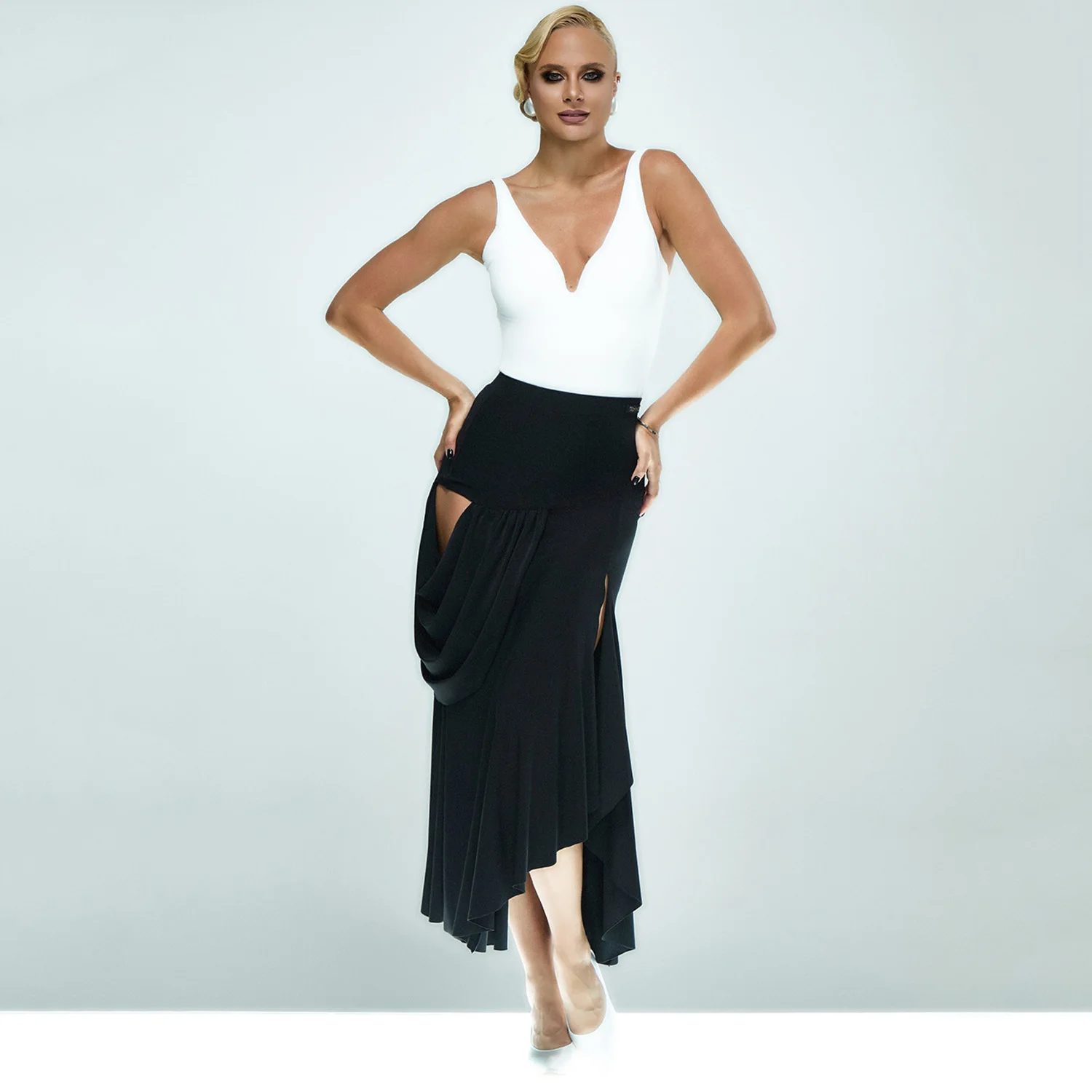 Białe topy do tańca latynoamerykańskiego damskie letnie body z dekoltem w serek Rumba Ballroom Dance Clothes Practice Training Tops Salsa Dance Wear NV24070