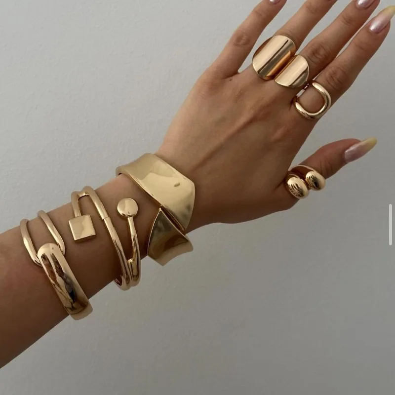

New 925 Sterling Silver Ins Light Luxury Fashion Bracelet Everything Commuting Simple Design Niche Bracelet Pearl Luxury Metal