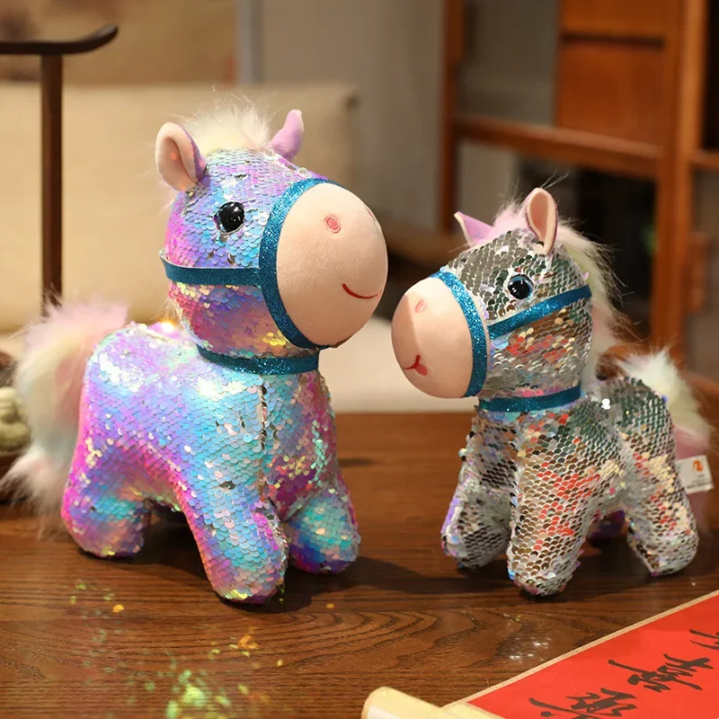 Mascota de Año Nuevo, caballo pequeño con lentejuelas coloridas, juguetes de peluche, colgantes de caballo parpadeantes, muñeca, decoración festiva preciosa