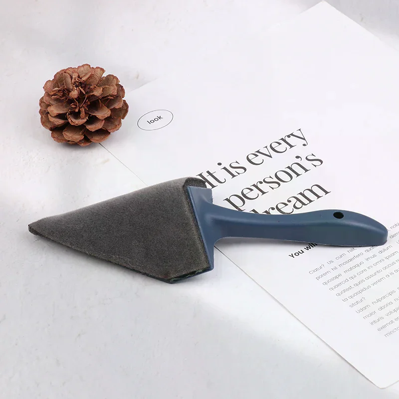 Pincel triangular com cabo de plástico durável, canto multifuncional e pintor para fácil aplicação, 1 peça