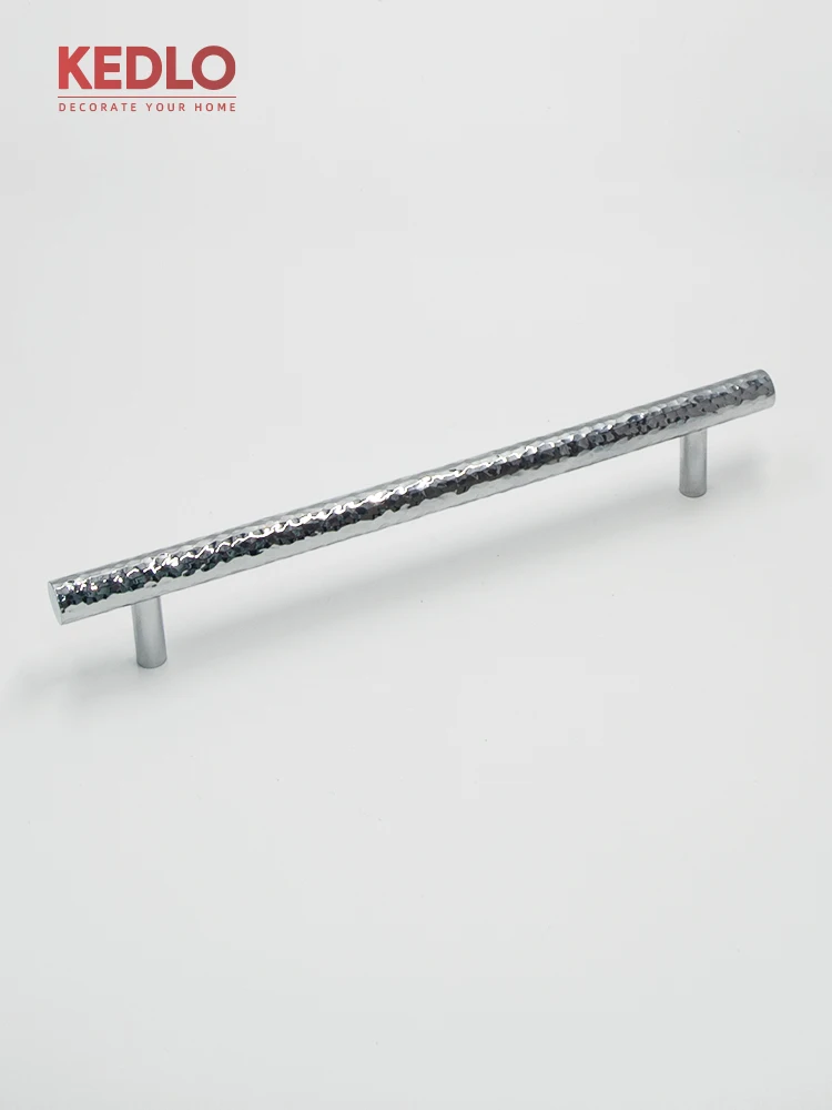 KEDLO Moderner Luxusgriff mit Hammermuster für Küchenschränke, glänzendes Chrom-Silber, langer Griff für Schranktüren und Schubladen, T-Griff – Detail 2