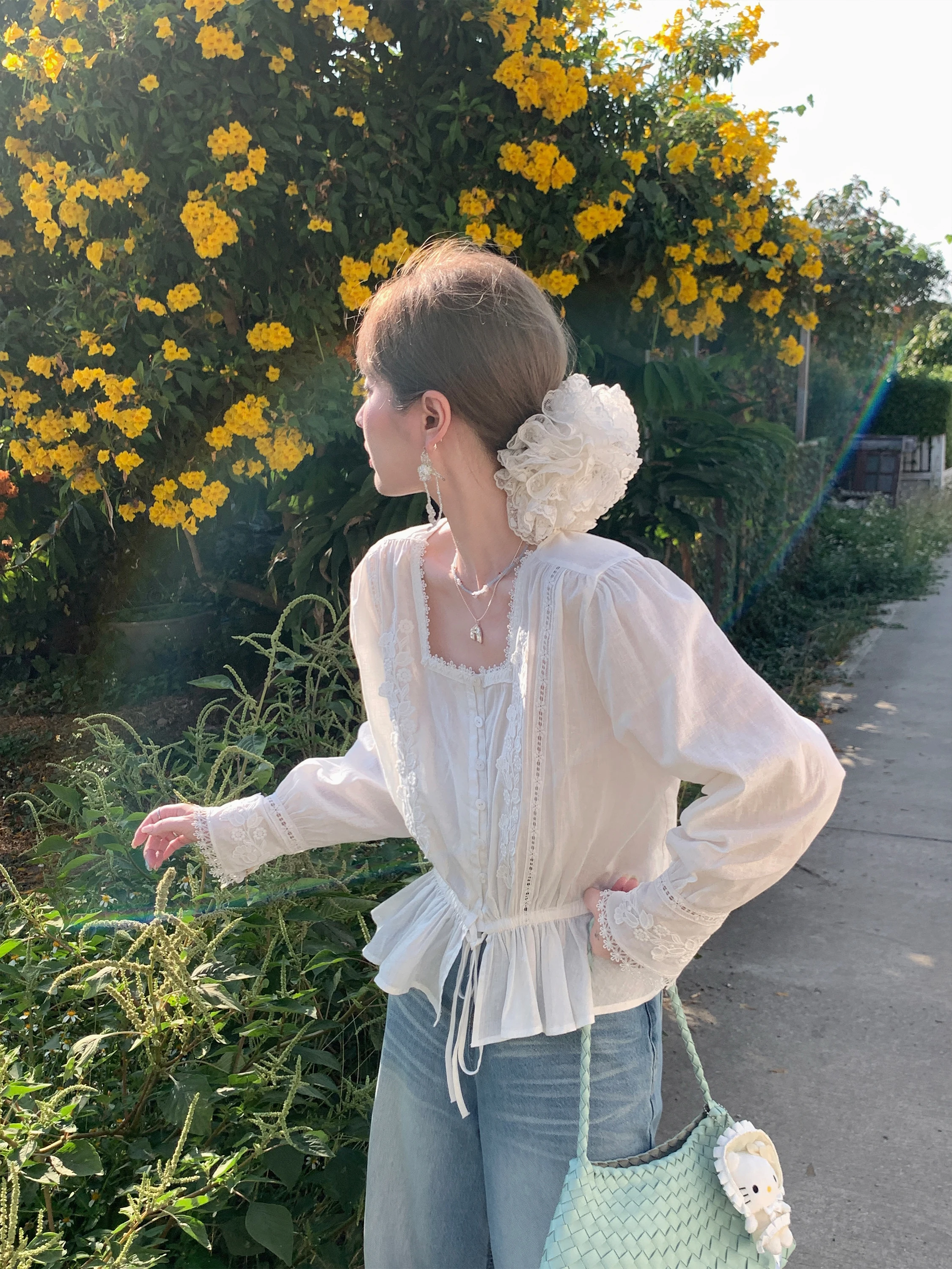 

Французская свободная блузка из хлопково-льняной ткани с вышивкой и кружевным цветочным узором, женская модель для ранней весны