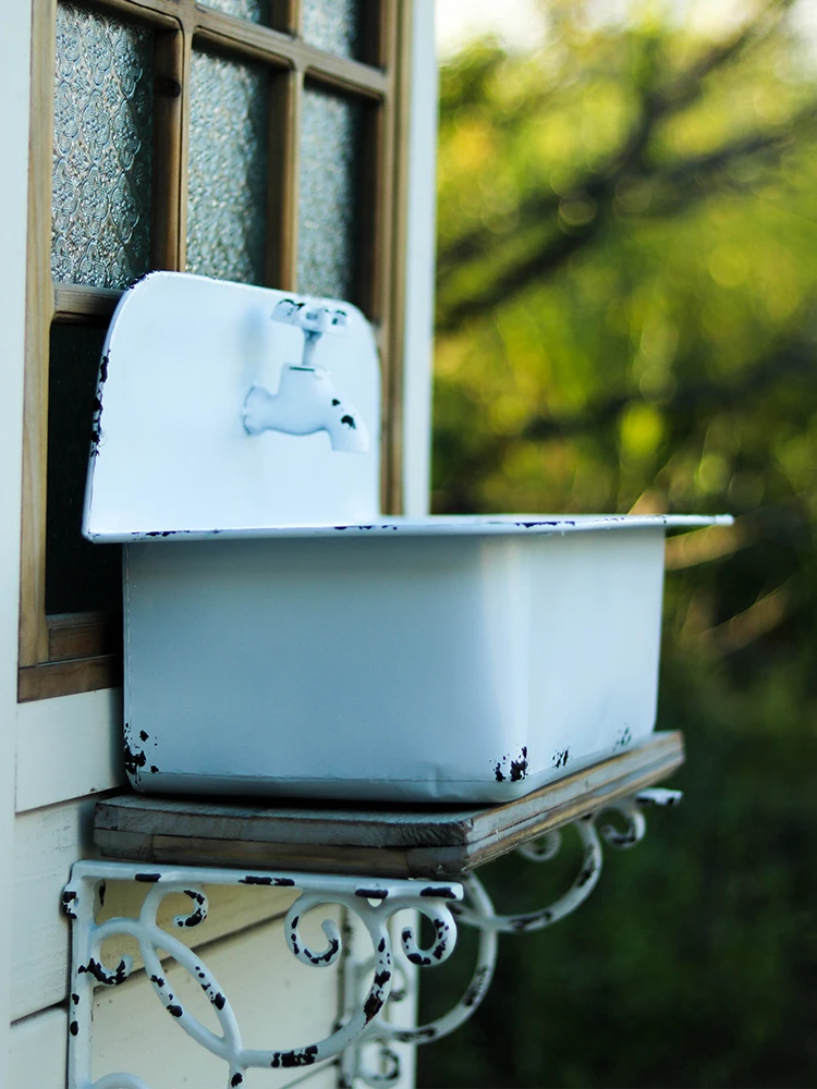 Vintage Rustic Country Style Iron White Single Sink Vanity with Water Faucet Design Wall Mounted Planter for Flowers and Plants