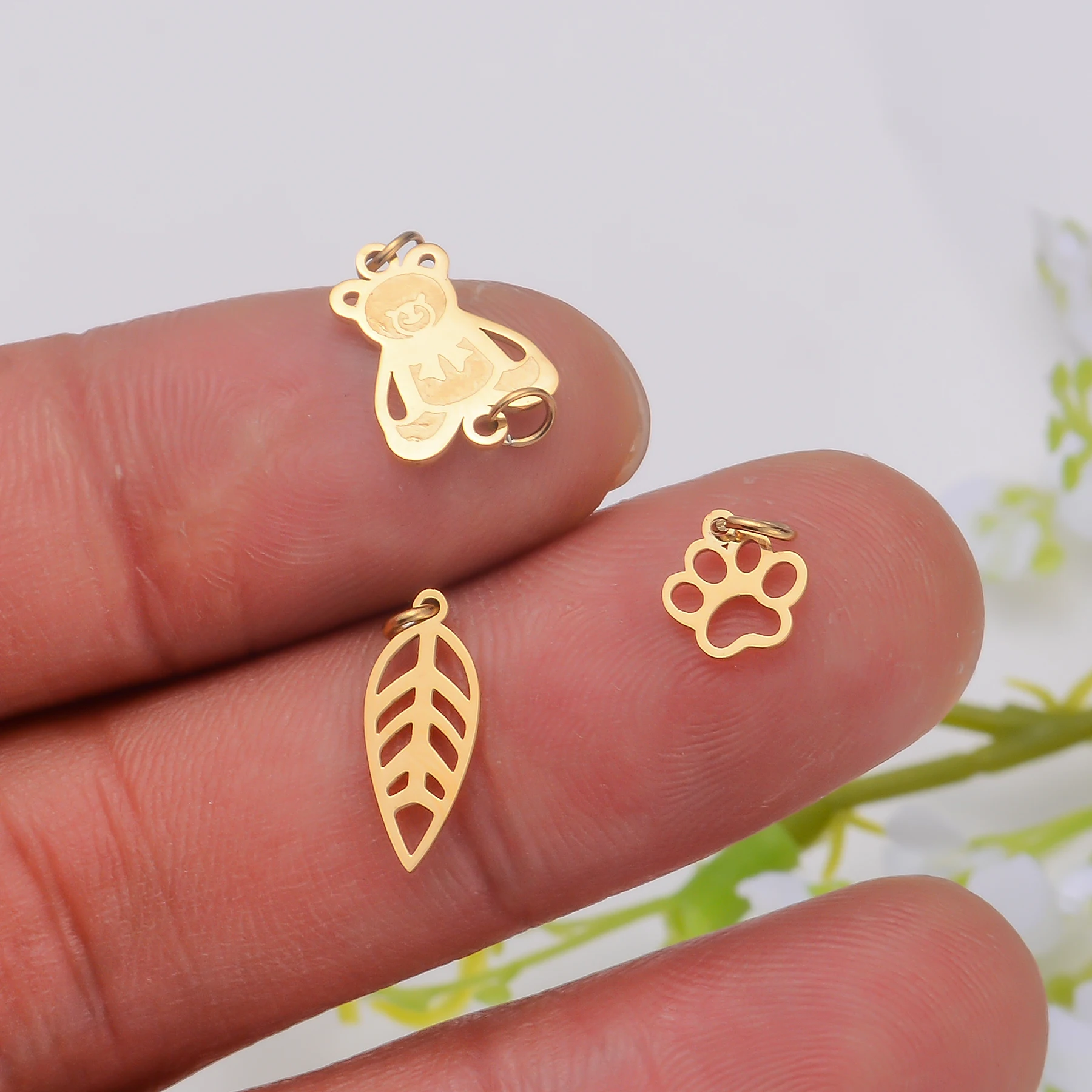 6 Stück/Set Edelstahl Spiegelpolierte Mini-Anhänger in Form von Herz, Stern, Flügel, Pfote, Hand und Blume für DIY-Schmuckherstellung Zubehör – Detail 6
