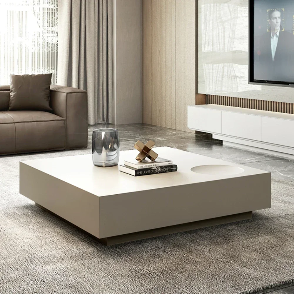 

Белый квадратный чайный столик в кремовом стиле с краской в минималистском японском стиле, низкий столик