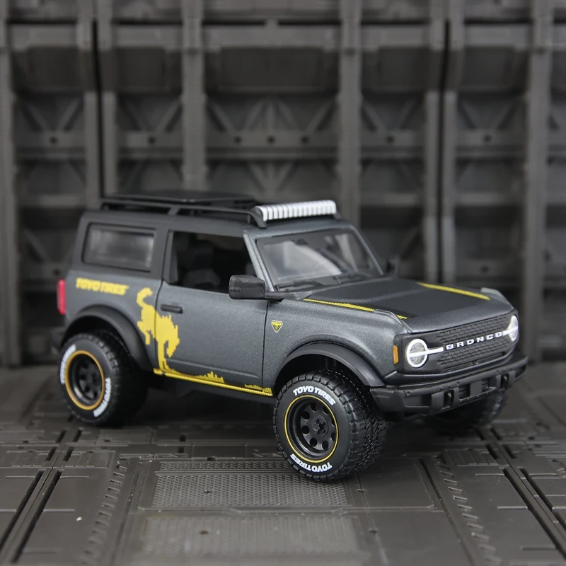 

Модель внедорожника Maisto 1:24 Ford Bronco Badlands из сплава, с открывающимися дверями и статическими элементами декора.