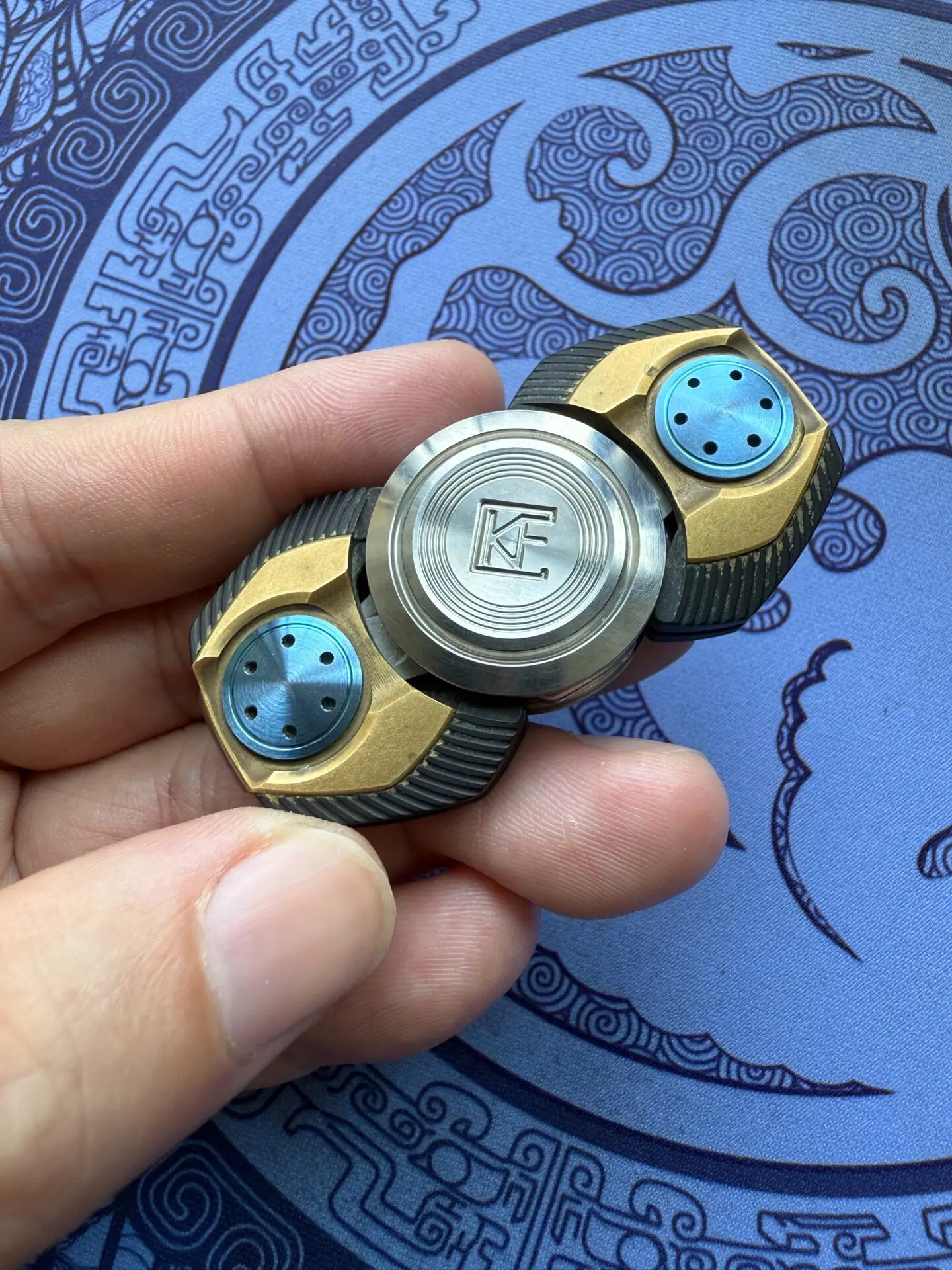 Used EDC Russian Genuine CKF3.0 Fingertip Gyro, Finger Gyro EDC Decompression, Fingertip