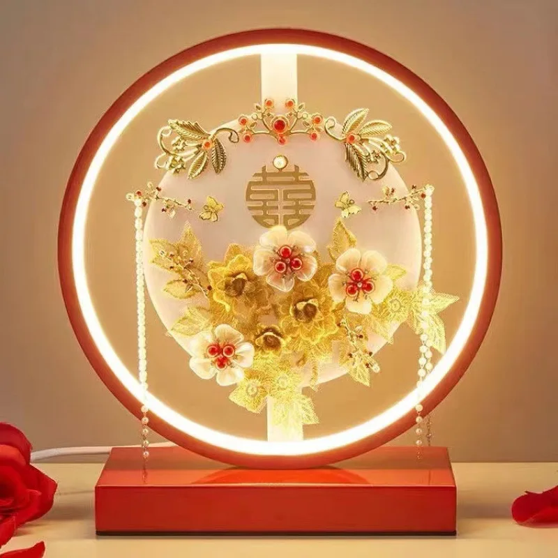 

Suitable for Wedding gifts, wedding lights, high-end practical gifts for newlyweds and brides, desk lamps, wedding room bedside