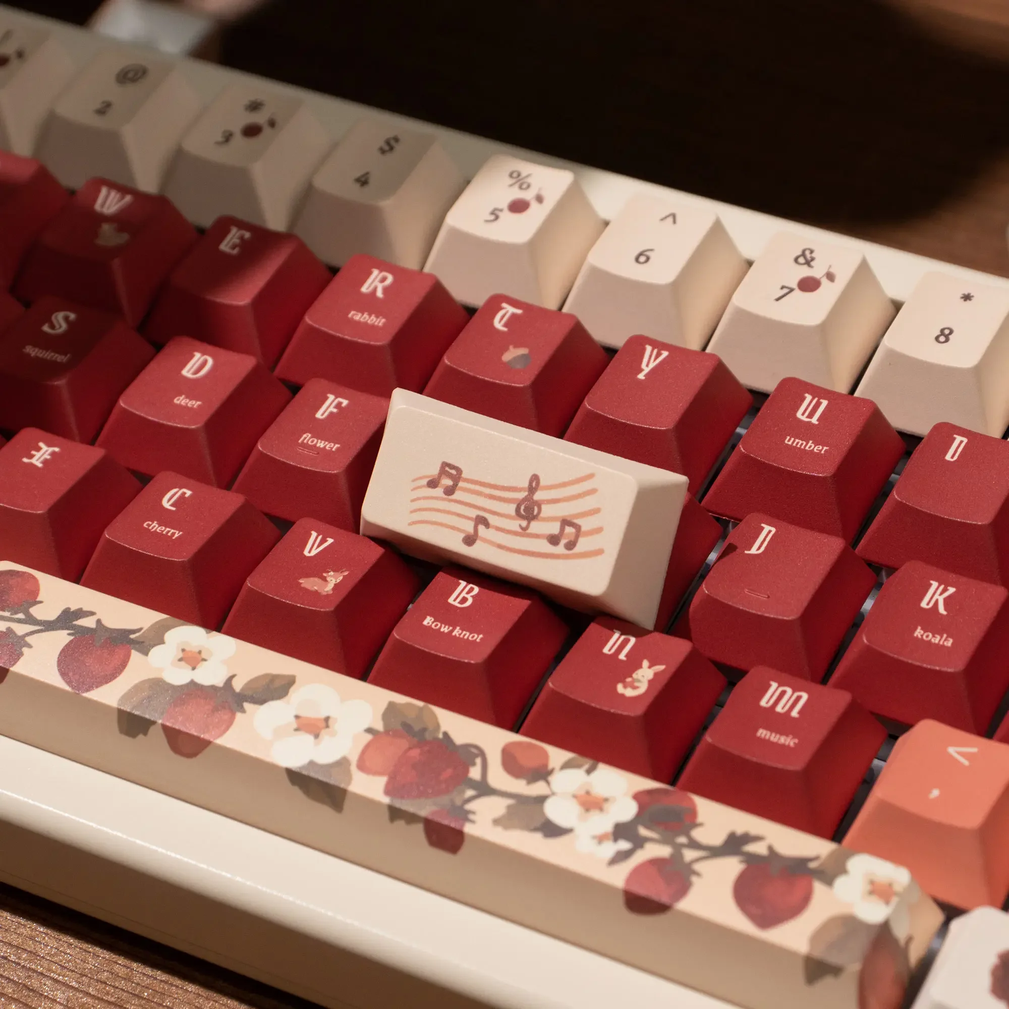 Imagem -03 - Retro Vermelho Pequena Floresta Keycap Pbt Sublimação Cherry Squirrel Elemento Keycap Barra de Espaço l Forma Entrar Chave 153 Chave 2.25 7u