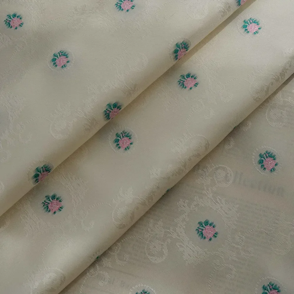 Tela Jacquard teñida con hilo para primavera y otoño, vestido Regular pequeño Floral blanco leche, bolso opaco pequeño y fresco, tela de moda por metro