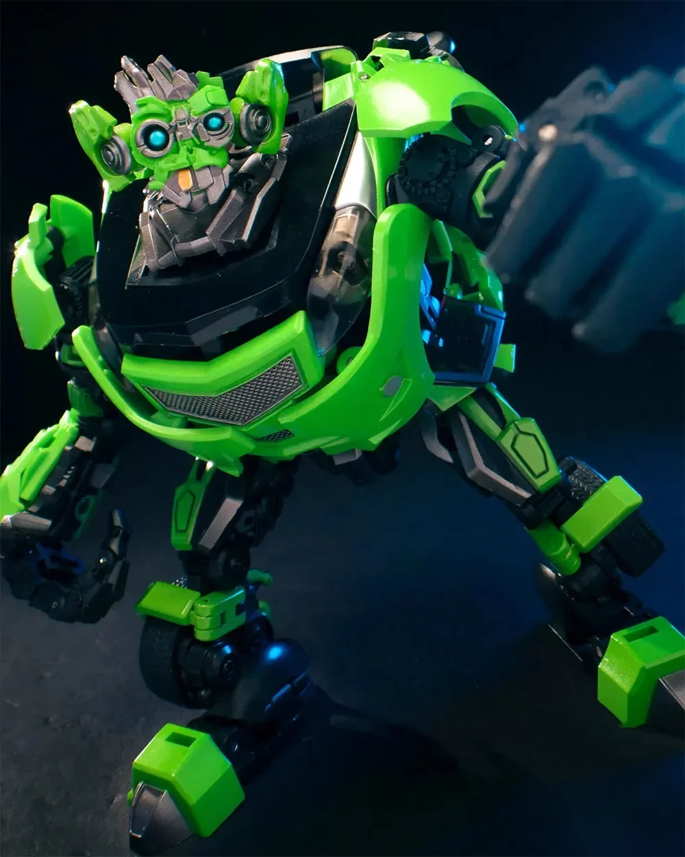 【Nowy】 Zabawka Transformująca UT-R08 Podwójna Akcja Postać (Zielony) Ruchomy Robot Samochód Model Oryginalne Pudełko Kolekcja Prezent