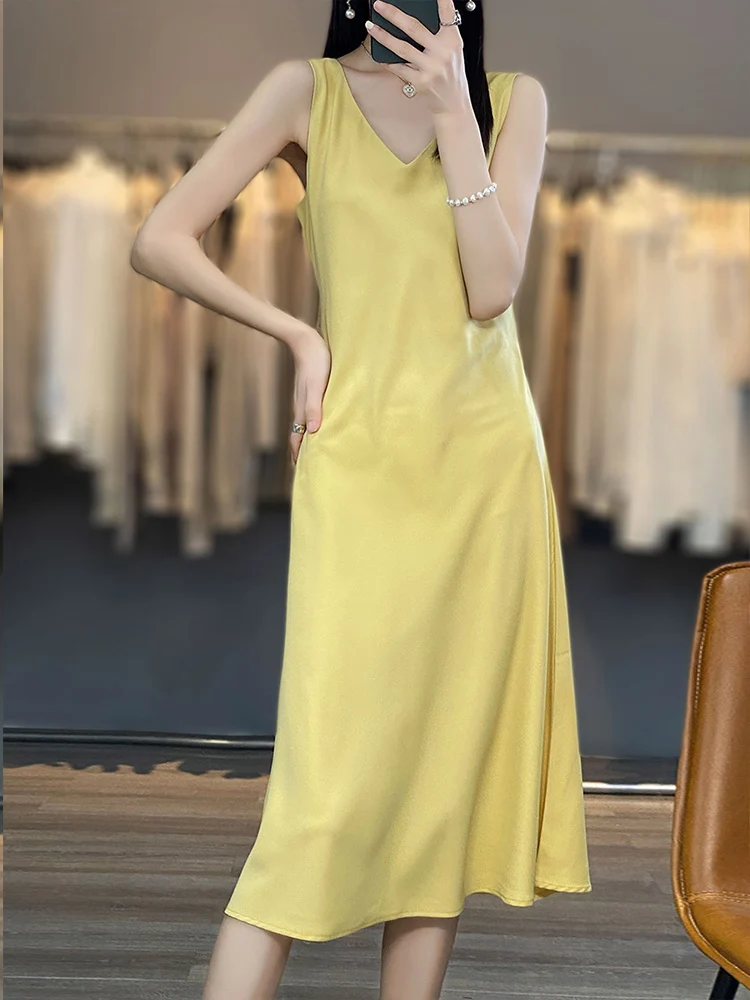 ชุดเดรสยาวทรงเอไลน์ผ้าซาตินแบบเซ็กซี่สำหรับผู้หญิง ความยาวระดับเข่า คอวี สายรัดเอวหลวม สไตล์ลำลอง เหมาะสำหรับใส่ไปทำงาน