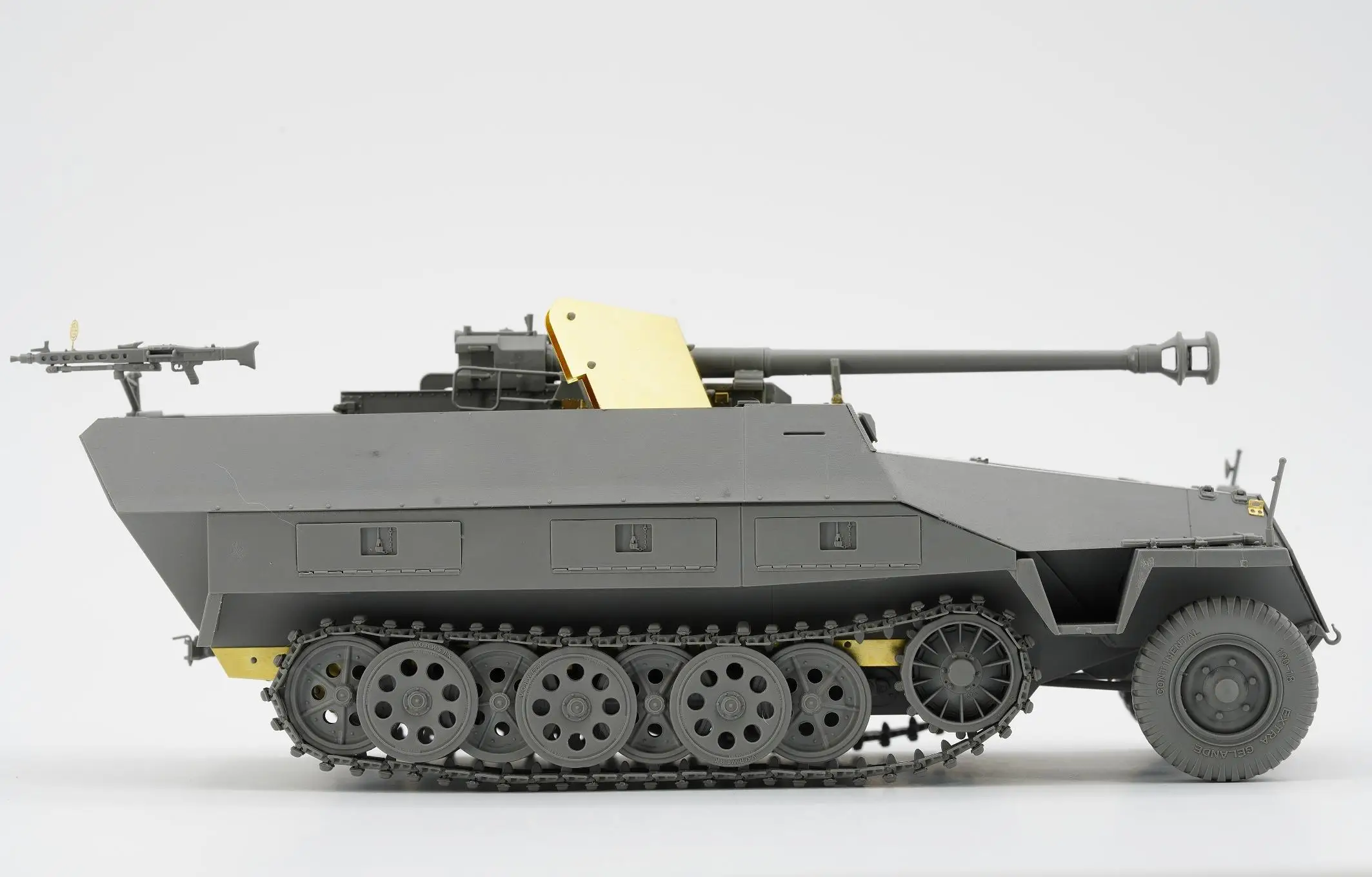 Border BT-043 1/35 skala Sd.Kfz 251/22 Ausf.D z 7.5cm pak40 "Pakwagen" zestaw modeli do składania