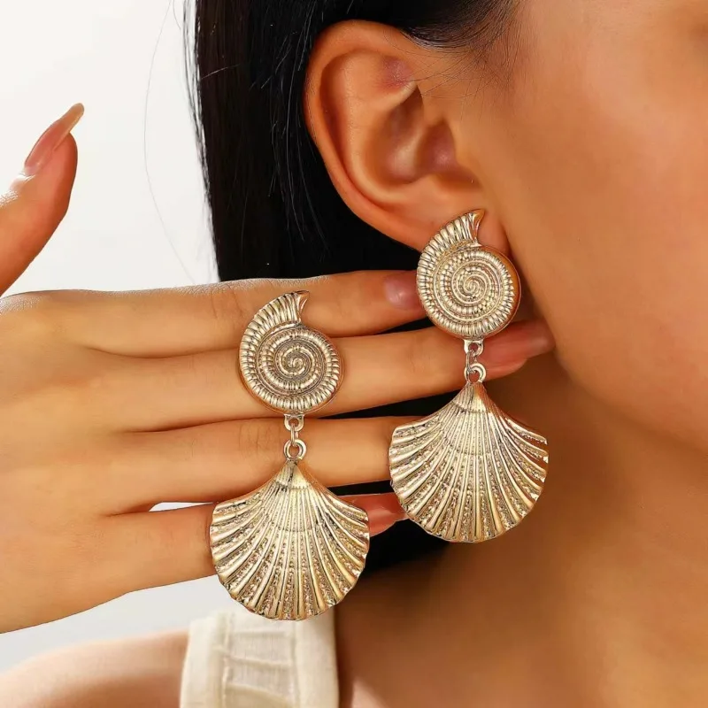 A Pair of Summer Travel Ocean Shells Seashells Starfish Pendants Earrings, Fashionable Temperament Women\'s Beach Party Jewelry