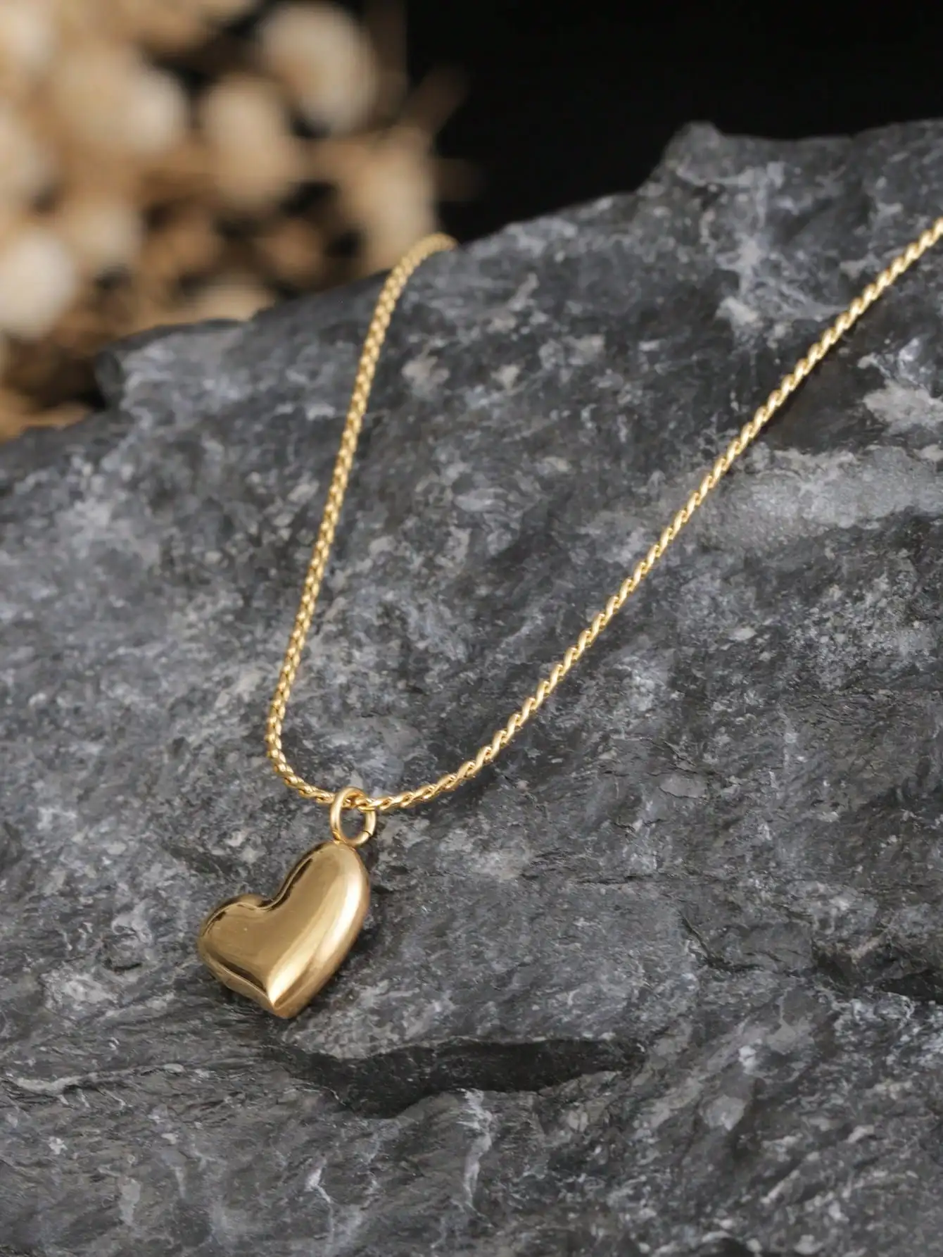 1 Piece European and American Style Stainless Steel Heart-Shaped Pendant Necklace, Simple and Stylish Curved Cute Heart-Shaped Design, 18K Gold Color Women's Jewelry, Fashionable and Versatile, Trendy, Suitable for Women's Daily Wear to Work, Gift for Mother, Gift for Wife, Anniversary Gift