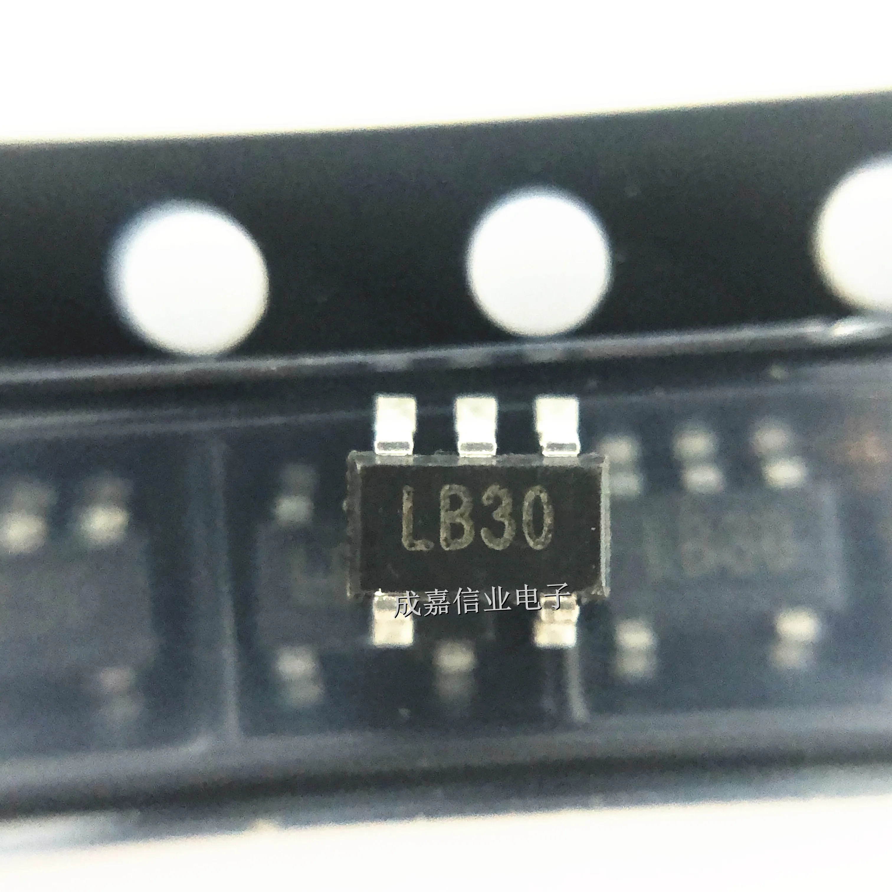 10pcs/Lot MIC5205-3.0BM5 SOT-23-5 MARKING;LB30 150mA 3V 1% Accuracy Low Noise LDO